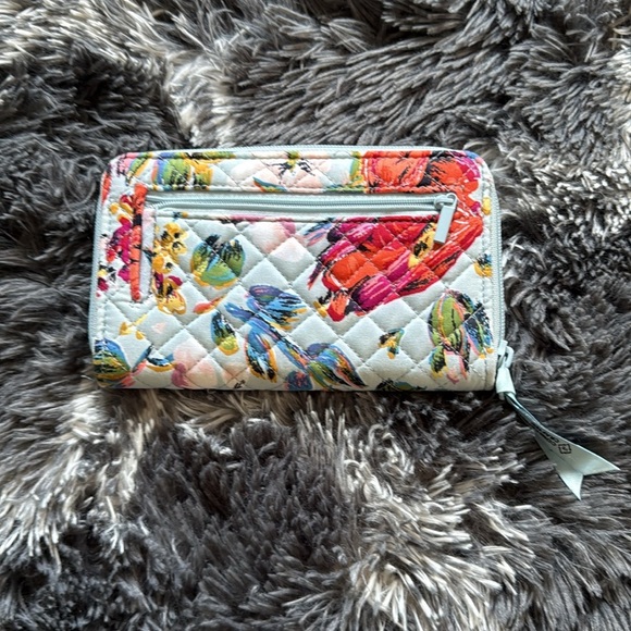 Vera Bradley Women's Iconic RFID Turnlock Wallet, Signature Cotton Like New - Picture 3 of 6